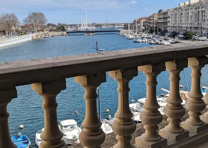 T3 avec TERRASSE avec VUE EXCEPTIONNELLE sur les QUAIS de SETE