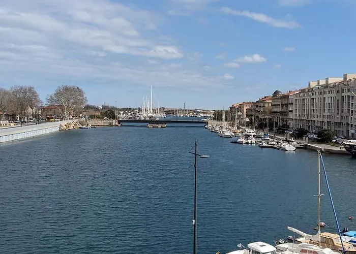 T3 avec TERRASSE avec VUE EXCEPTIONNELLE sur les QUAIS de SETE